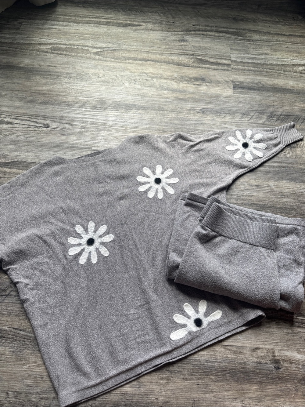 Sioni Taupe Knit Floral Sweater Set with White Daisy Accents
